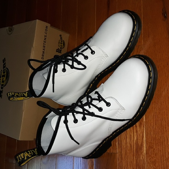 ⭐ Host Pick ⭐ Dr Martens Mens Size 9 White Leather Boots